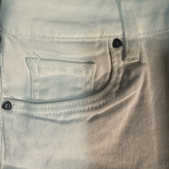 Kut from the kloth women’s white denim mini skirt. Size 6 NWT. distressed hem - Picture 5 of 6